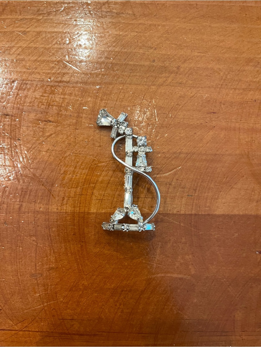 Crystal Ribbon Brooch Pin in Silver Tone